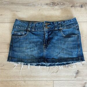 Brandy Melville low rise mini skirt